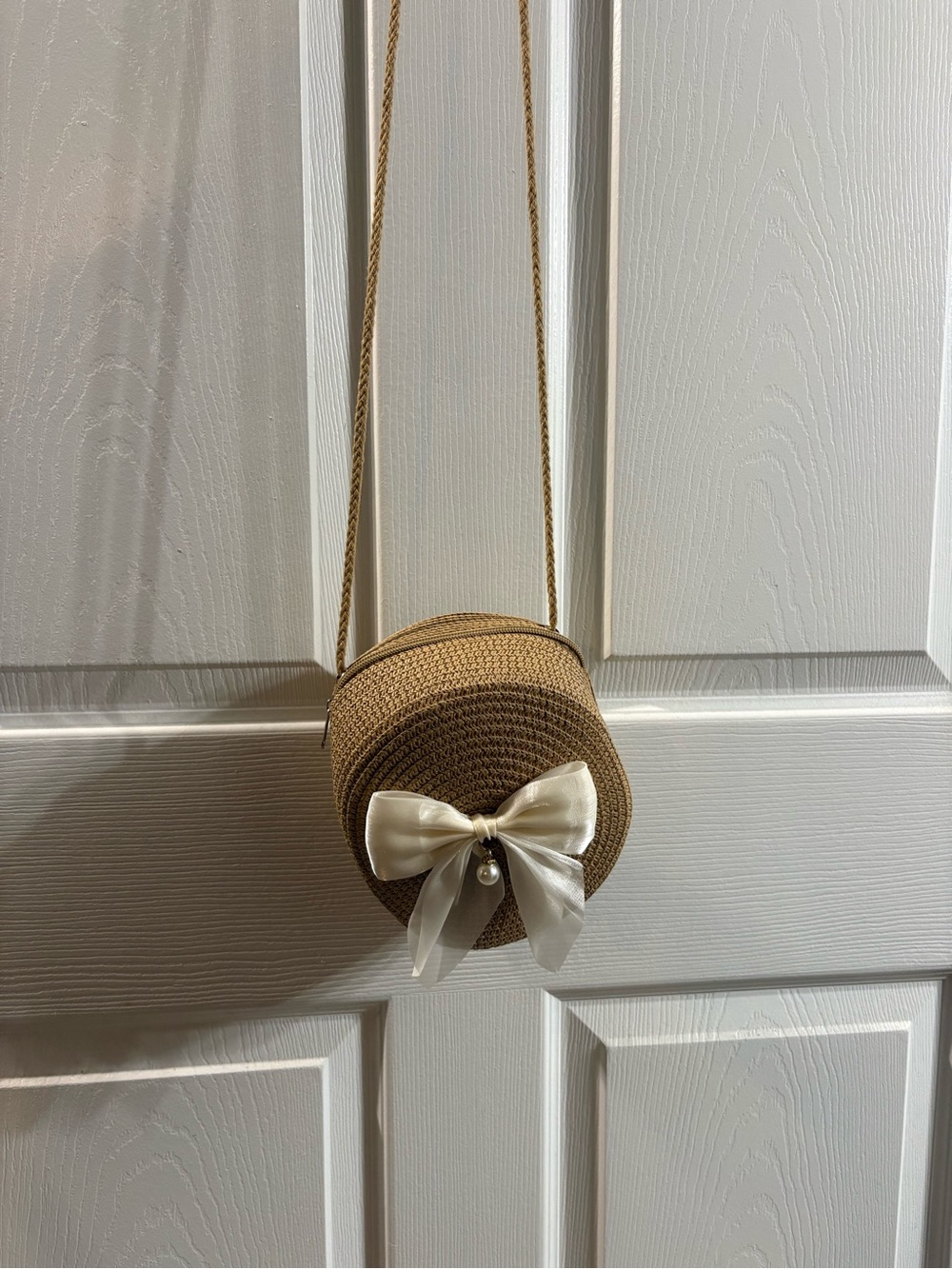 Straw Round Crossbody Bag with Ivory Bow